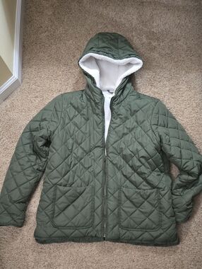 Old Navy Quilted Hooded Jacket in Olive Large, Like New